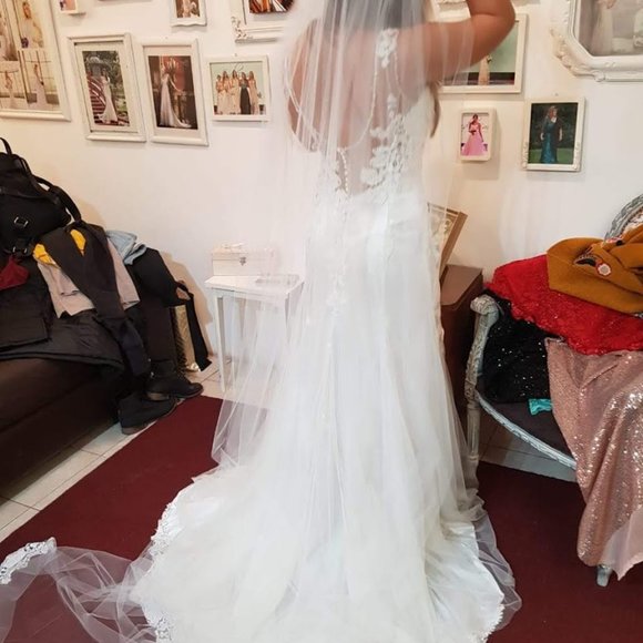 Wedding dress - Picture 2 of 4